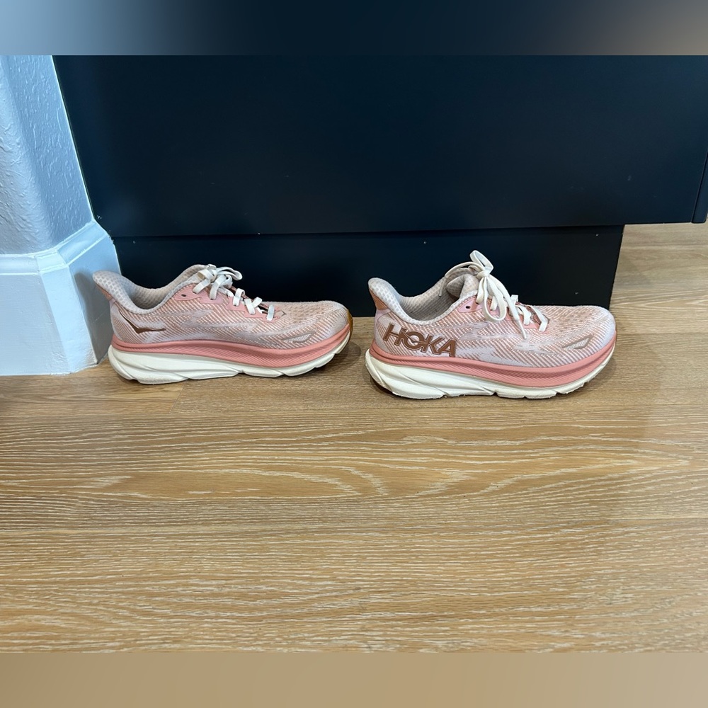 HOKA One One Clifton 9 women’s size 6.5